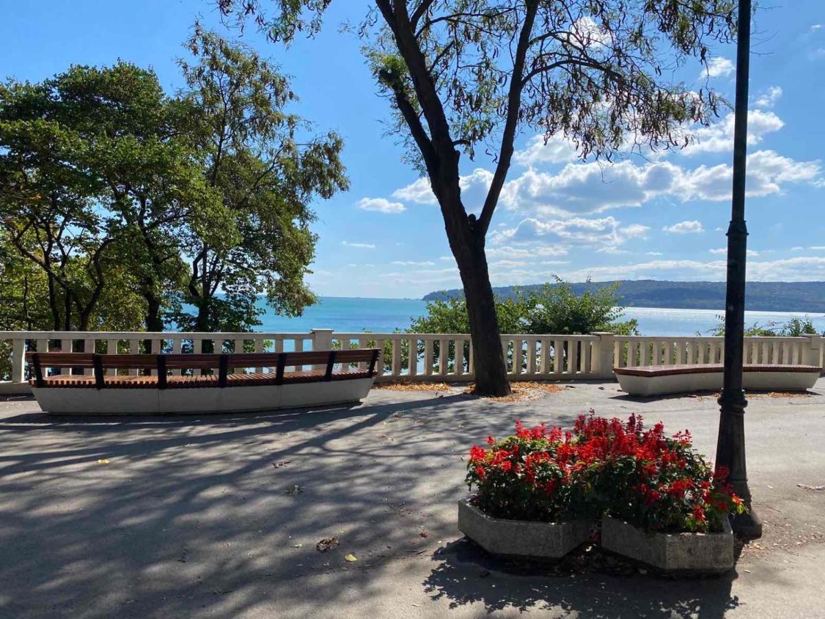 Мarelis Luxe Port Apartment Varna Exterior photo