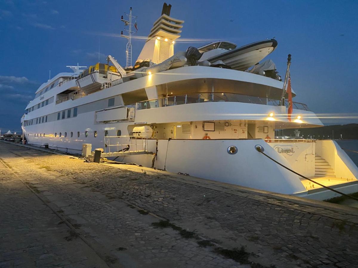 Мarelis Luxe Port Apartment Varna Exterior photo