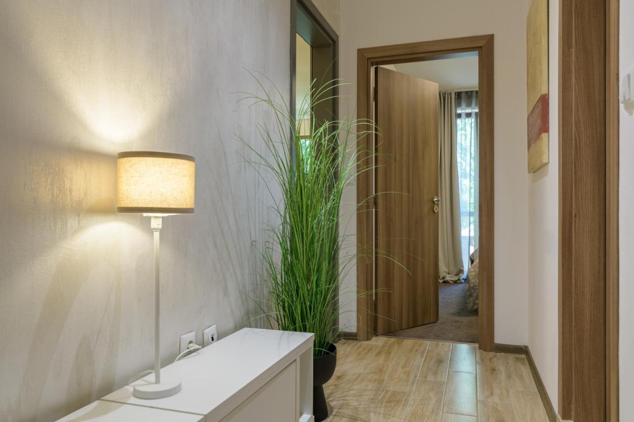 Мarelis Luxe Port Apartment Varna Exterior photo
